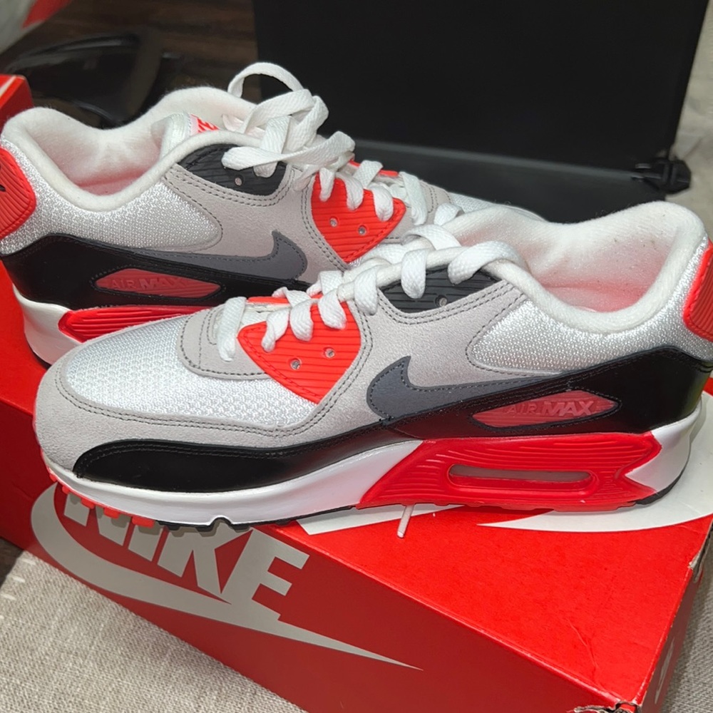 Nike Air Max 90 Perm Mesh (GS) 724882 100 6Y - never worn